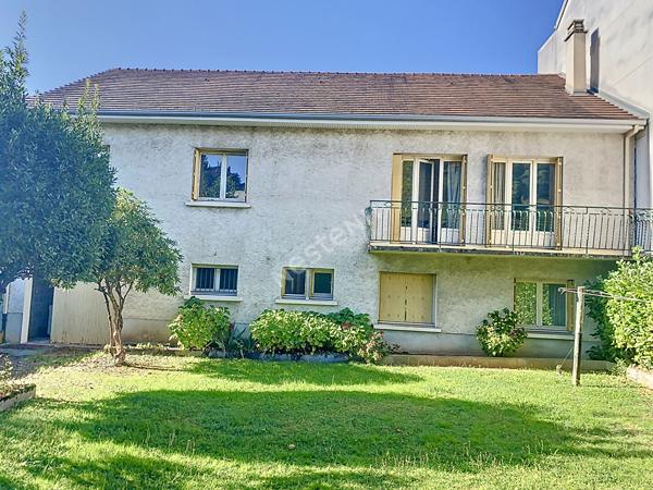 GRANDE MAISON A VENDRE BRIVE LA GAILLARDE 197M2 7 CHAMBRES - GARAGE - 2 SALLES D'EAU - 1 SALLE DE BAINS - 2 WC - 1 CUISINE AMENAGEE ET EQUIPEE - TERRAIN 350 M2