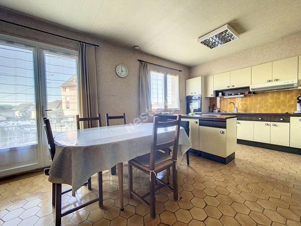 GRANDE MAISON A VENDRE BRIVE LA GAILLARDE 197M2 7 CHAMBRES - GARAGE - 2 SALLES D'EAU - 1 SALLE DE BAINS - 2 WC - 1 CUISINE AMENAGEE ET EQUIPEE - TERRAIN 350 M2