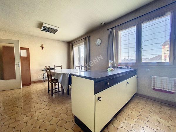GRANDE MAISON A VENDRE BRIVE LA GAILLARDE 197M2 7 CHAMBRES - GARAGE - 2 SALLES D'EAU - 1 SALLE DE BAINS - 2 WC - 1 CUISINE AMENAGEE ET EQUIPEE - TERRAIN 350 M2