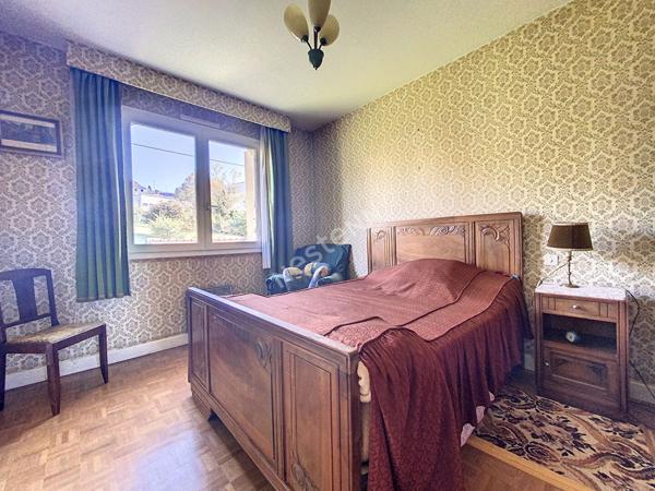 GRANDE MAISON A VENDRE BRIVE LA GAILLARDE 197M2 7 CHAMBRES - GARAGE - 2 SALLES D'EAU - 1 SALLE DE BAINS - 2 WC - 1 CUISINE AMENAGEE ET EQUIPEE - TERRAIN 350 M2