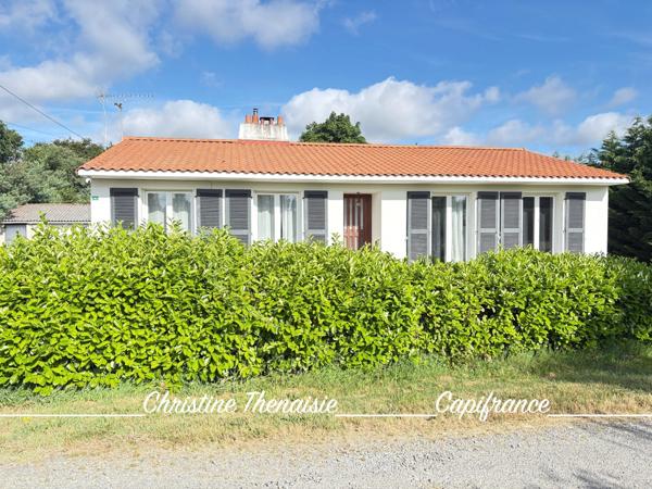 Maison à vendre Plain-Pied - 3 chambres - Garages - Grand terrain  COMMEQUIERS (85)