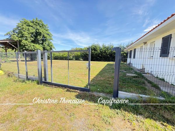 Maison à vendre Plain-Pied - 3 chambres - Garages - Grand terrain  COMMEQUIERS (85)