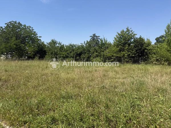 Vente                                                      Terrain
                        
                                         874 m2                     à Saint-Astier