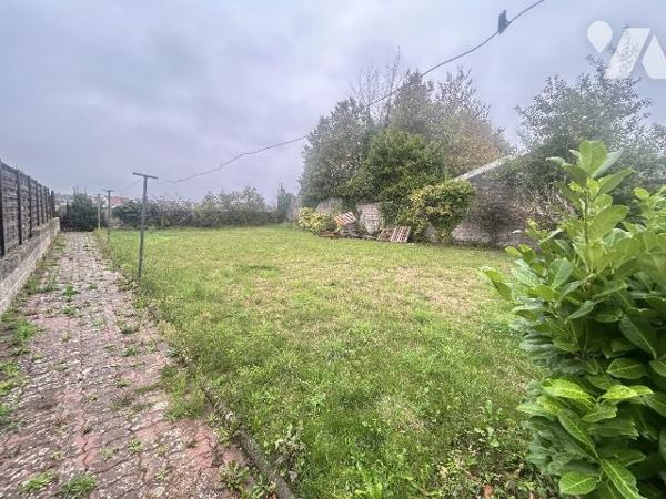 Maison semi- individuelle par le garage