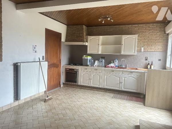 Maison semi- individuelle par le garage