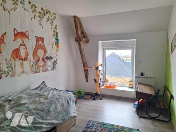 A Vendre, à ERNEE (53500) en Mayenne. Une maison à usage d'habitation, offrant 296 m² habitable...