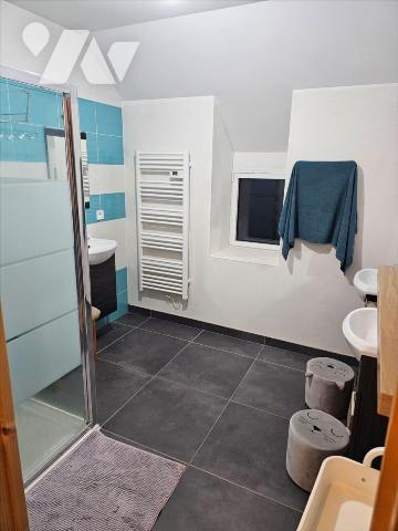 A Vendre, à ERNEE (53500) en Mayenne. Une maison à usage d'habitation, offrant 296 m² habitable...