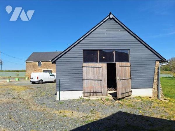 A Vendre, à ERNEE (53500) en Mayenne. Une maison à usage d'habitation, offrant 296 m² habitable...