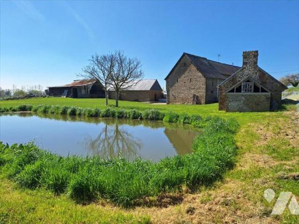 A Vendre, à ERNEE (53500) en Mayenne. Une maison à usage d'habitation, offrant 296 m² habitable...