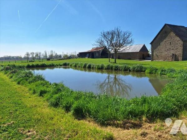 A Vendre, à ERNEE (53500) en Mayenne. Une maison à usage d'habitation, offrant 296 m² habitable...