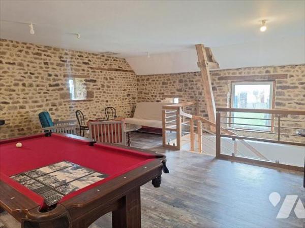A Vendre, à ERNEE (53500) en Mayenne. Une maison à usage d'habitation, offrant 296 m² habitable...
