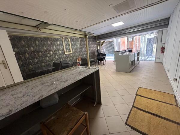 Vente                                                      Local commercial
                        
                     1 pièces                      30 m2                     à Aubagne