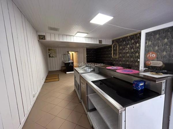 Vente                                                      Local commercial
                        
                     1 pièces                      30 m2                     à Aubagne