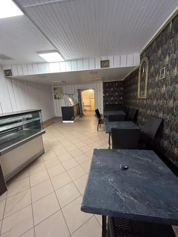 Vente                                                      Local commercial
                        
                     1 pièces                      30 m2                     à Aubagne