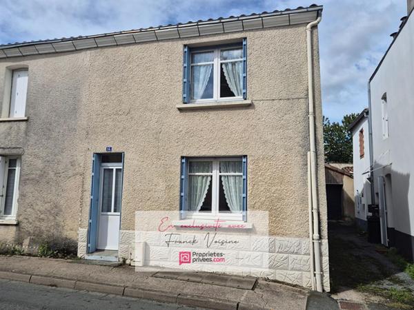 A VENDRE en Exclusivité au Boupère, Maison de bourg de 91 m2 env avec 2 chambres et 1 grenier sur une parcelle de 187 m2