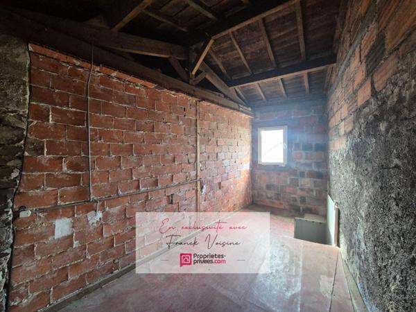 A VENDRE en Exclusivité au Boupère, Maison de bourg de 91 m2 env avec 2 chambres et 1 grenier sur une parcelle de 187 m2