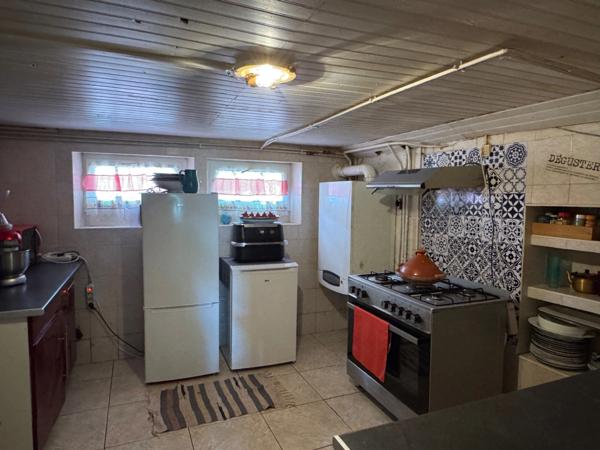 MAISON DE VILLE, GRANDE PIÈCE DE VIE, 4 CHAMBRES ET BEAU JARDIN PAYSAGÉ