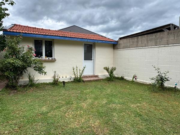 MAISON DE VILLE, GRANDE PIÈCE DE VIE, 4 CHAMBRES ET BEAU JARDIN PAYSAGÉ