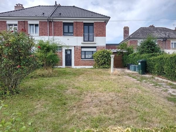 Maison semi individuelle avec jardin et garage