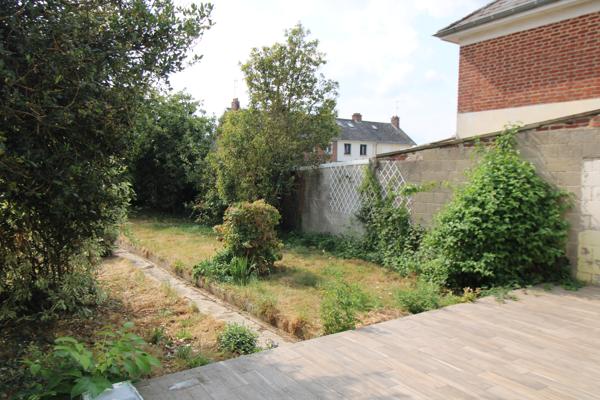Maison semi individuelle avec jardin et garage