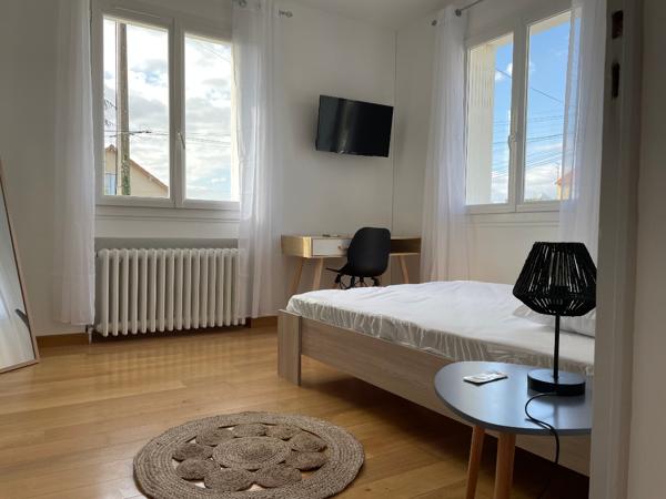 Chambre meublée en colocation