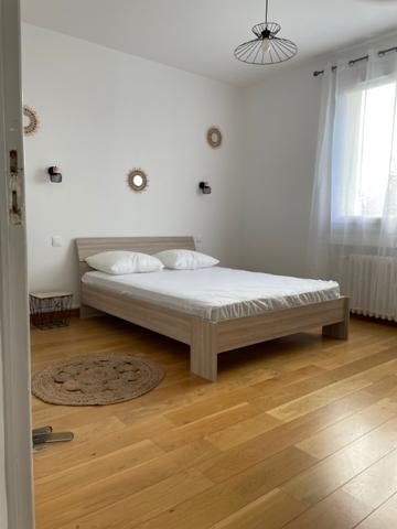 Chambre meublée en colocation