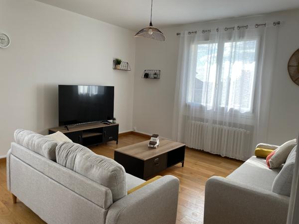 Chambre meublée en colocation