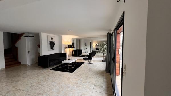 APPARTEMENT T5 DERNIER ETAGE DANS UNE RESIDENCE DE STANDING