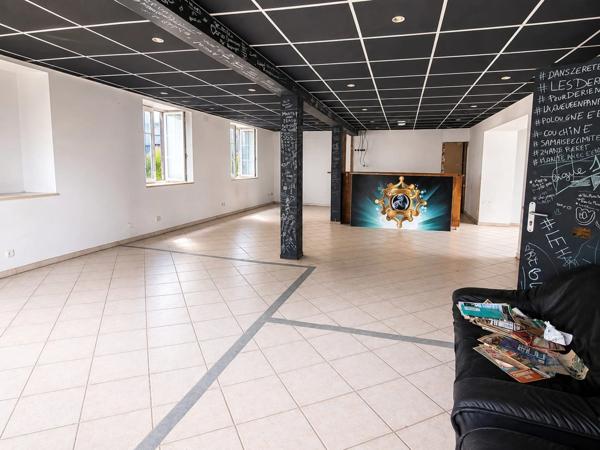 Ancien bar avec appartement et jardin