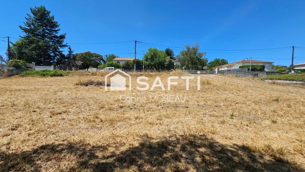 Terrain constructible,800m²,arboré,non viabilisé