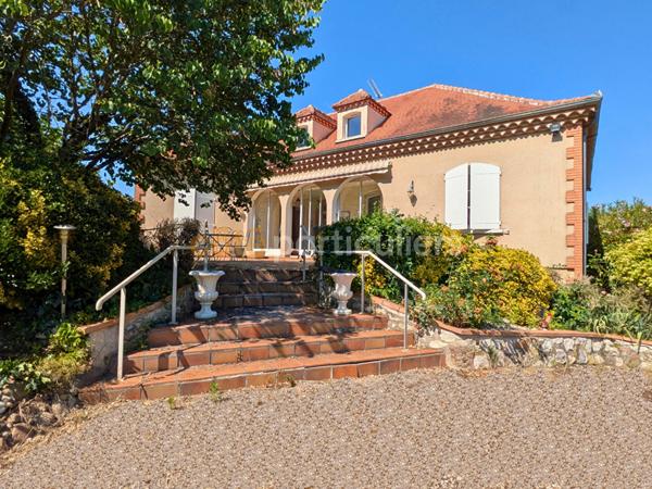 Vente
                Maison250 m² - 7 Pièces -
                    MONTAUBAN (82000)