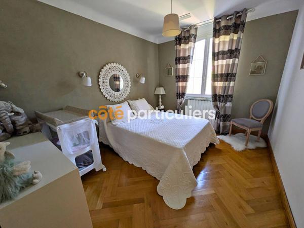 Vente
                Maison250 m² - 7 Pièces -
                    MONTAUBAN (82000)
