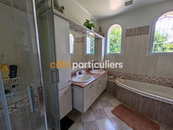 Vente
                Maison250 m² - 7 Pièces -
                    MONTAUBAN (82000)