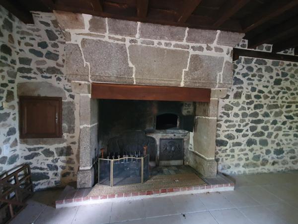ENSEMBLE IMMOBILIER DE DEUX MAISONS EN PIERRES APPARENTES