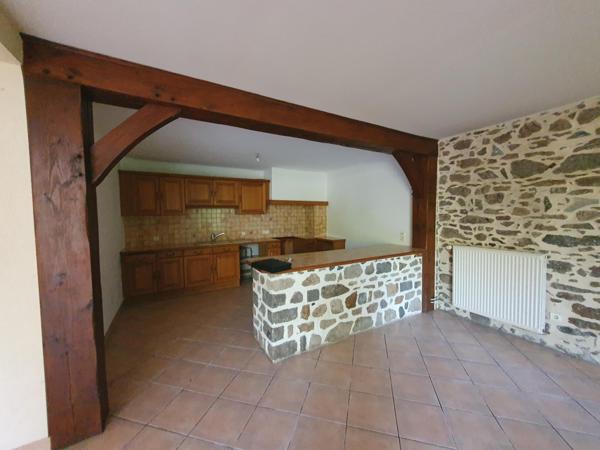 ENSEMBLE IMMOBILIER DE DEUX MAISONS EN PIERRES APPARENTES
