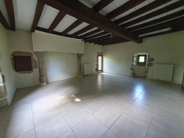 ENSEMBLE IMMOBILIER DE DEUX MAISONS EN PIERRES APPARENTES