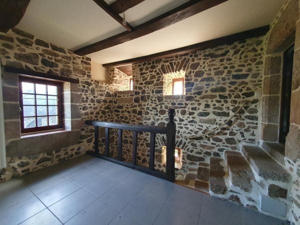 ENSEMBLE IMMOBILIER DE DEUX MAISONS EN PIERRES APPARENTES