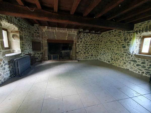 ENSEMBLE IMMOBILIER DE DEUX MAISONS EN PIERRES APPARENTES