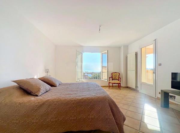 LA CIOTAT-Charmante villa T6 – Vue mer & calme absolu !