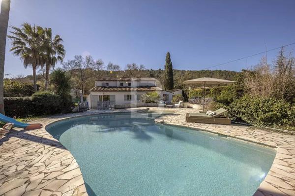 Villa spacieuse de 5 chambres et un appartement à vendre à Opio