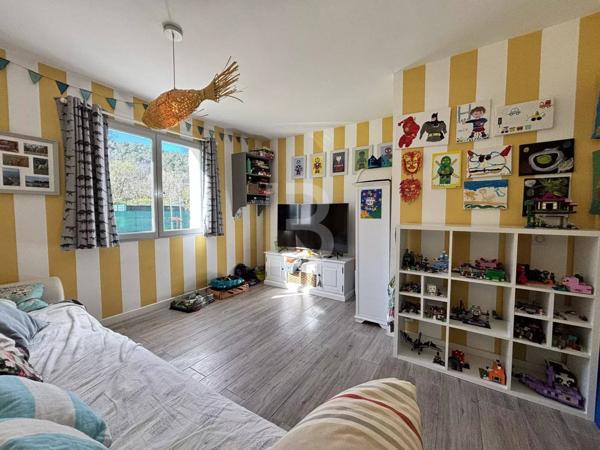 Villa spacieuse de 5 chambres et un appartement à vendre à Opio