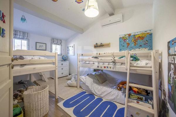 Villa spacieuse de 5 chambres et un appartement à vendre à Opio