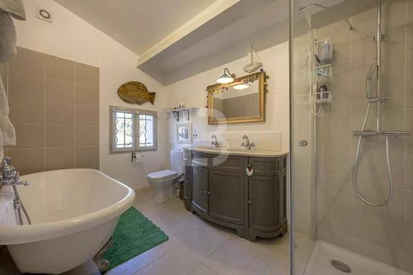 Villa spacieuse de 5 chambres et un appartement à vendre à Opio