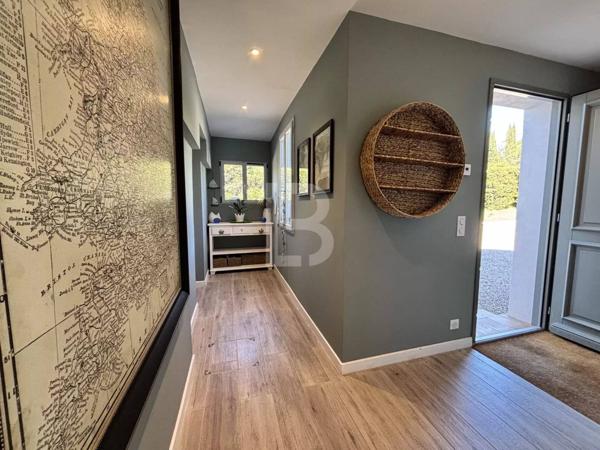 Villa spacieuse de 5 chambres et un appartement à vendre à Opio