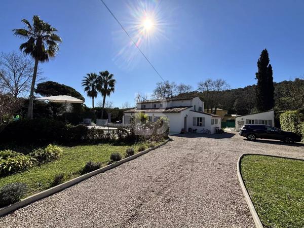 Villa spacieuse de 5 chambres et un appartement à vendre à Opio