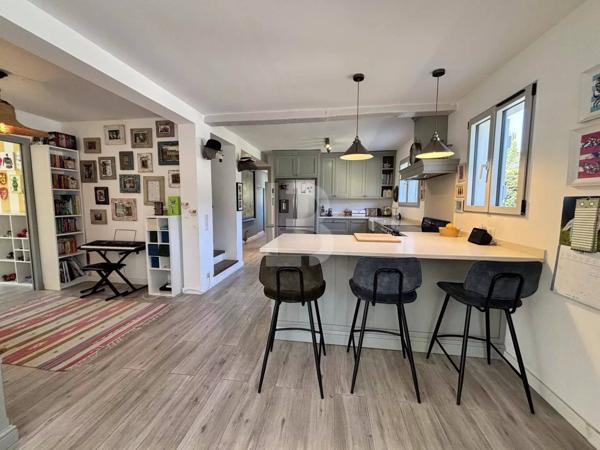 Villa spacieuse de 5 chambres et un appartement à vendre à Opio