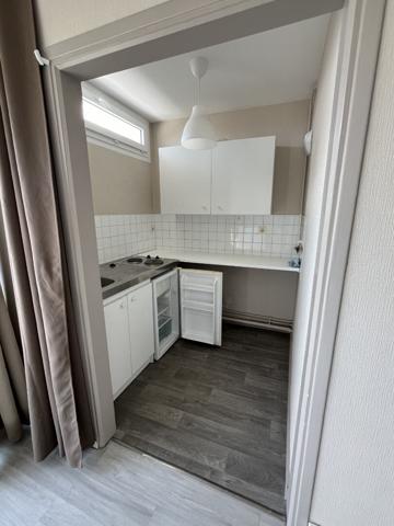 A LOUER Proche des facs, dans le quartier de KERGOAT - JOLI T1 REFAIT A NEUF - 26 m2