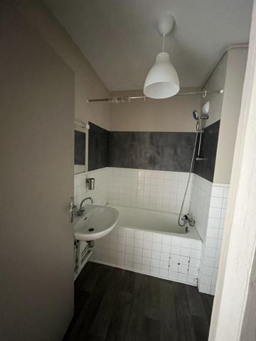 A LOUER Proche des facs, dans le quartier de KERGOAT - JOLI T1 REFAIT A NEUF - 26 m2