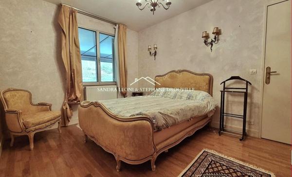 JOUY - CHARMANTE MAISON 157m², 6 Pièces