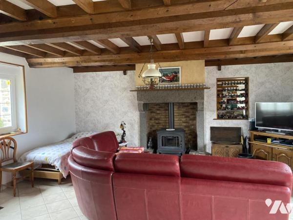 Située dans axe recherché, MAISON EN PIERRES en parfait état avec terrain 2.144 m²